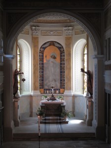 Blick in den Altarraum